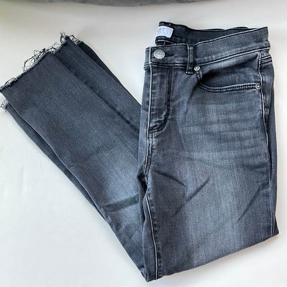 Ann Taylor Loft Outlet Black Denim Jeans, Size 8P - Picture 1 of 5